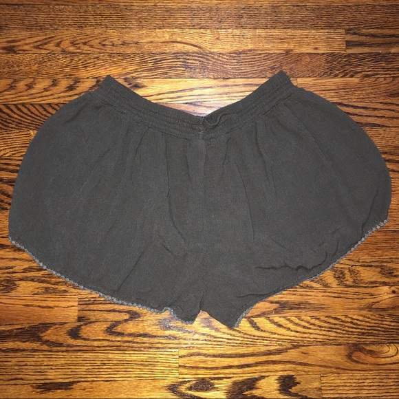 Olive green lounge shorts- size small - Picture 2 of 3